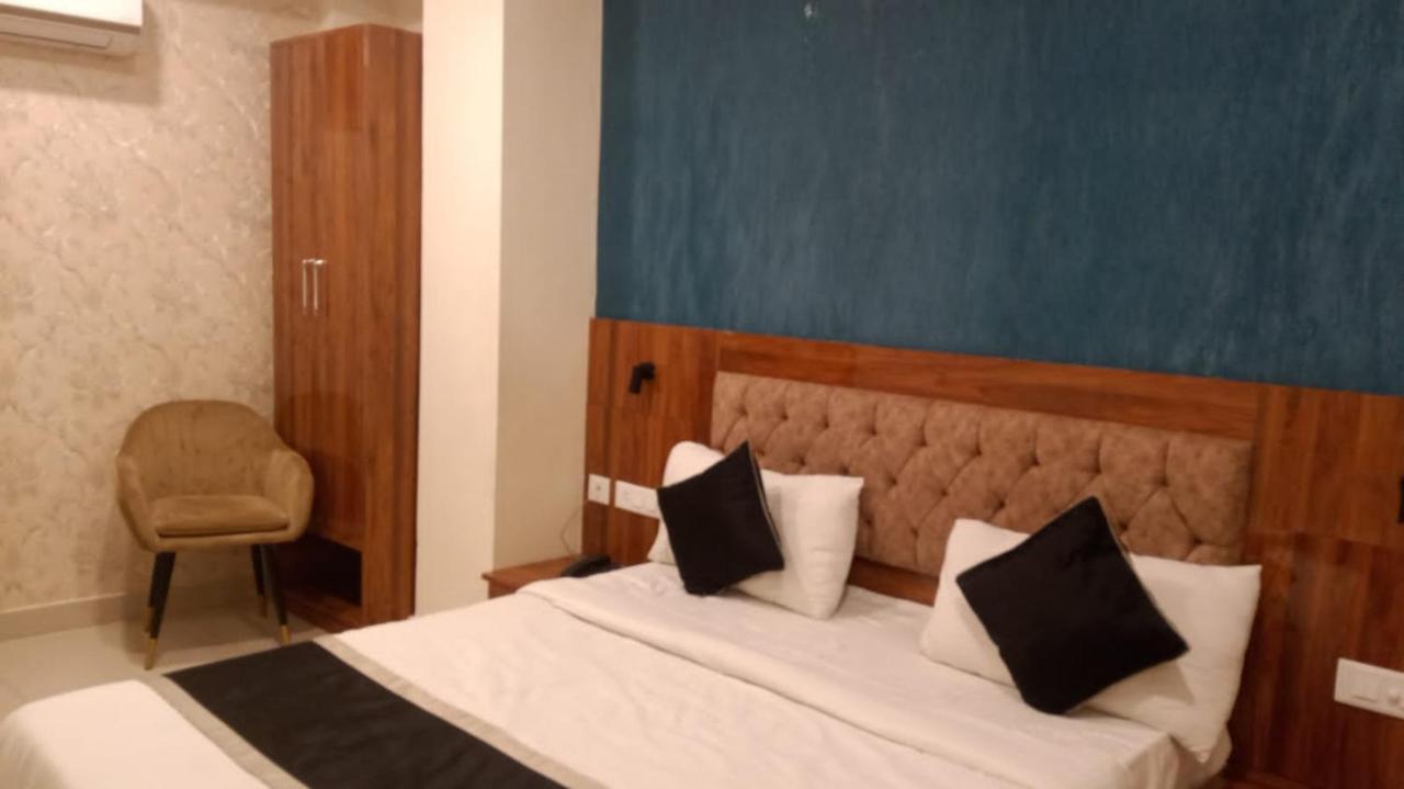 Heera Grand Hotel Lucknow