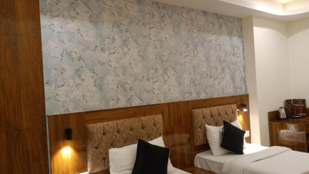 Hotel Heera Grand 3*